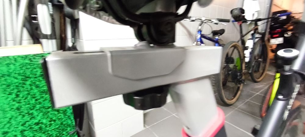 Vendo bicicleta 

O ecrã também está funcional.