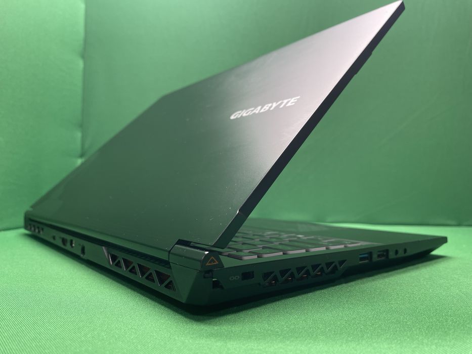 Gigabyte RC555 / i7-12650H / RTX 4060 / 32GB / 1TB SSD / 15.6” 144Hz ...