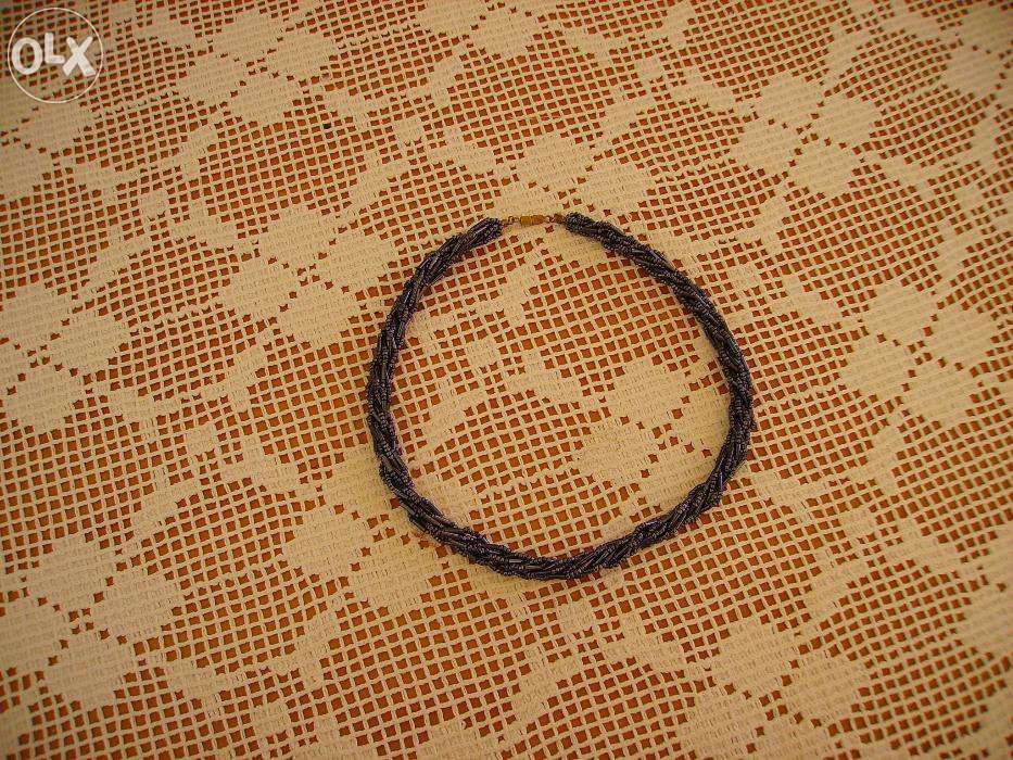 Colar cinzento, muito feminino e bonito! Como novo!