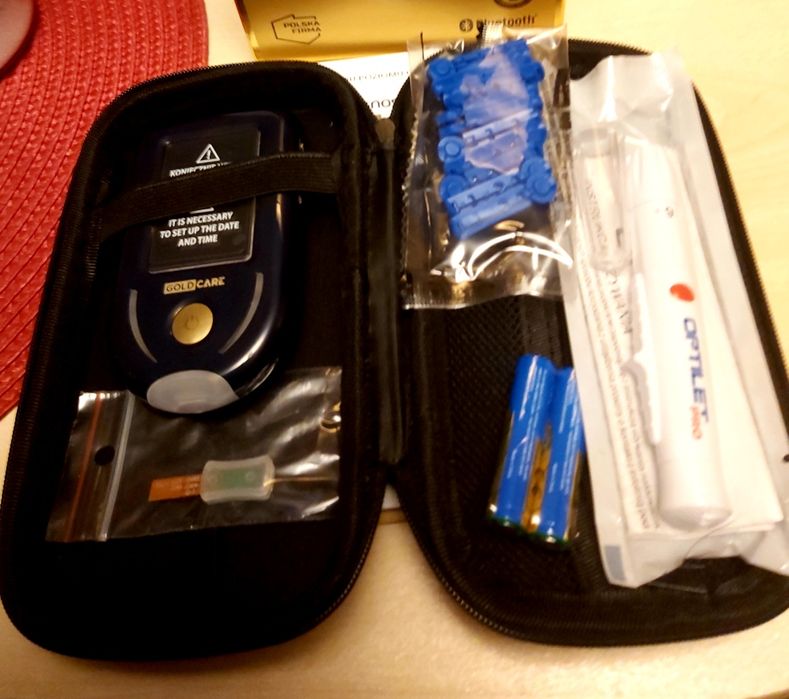 Glukometr zestaw do pomiaru poziomu glukozy.