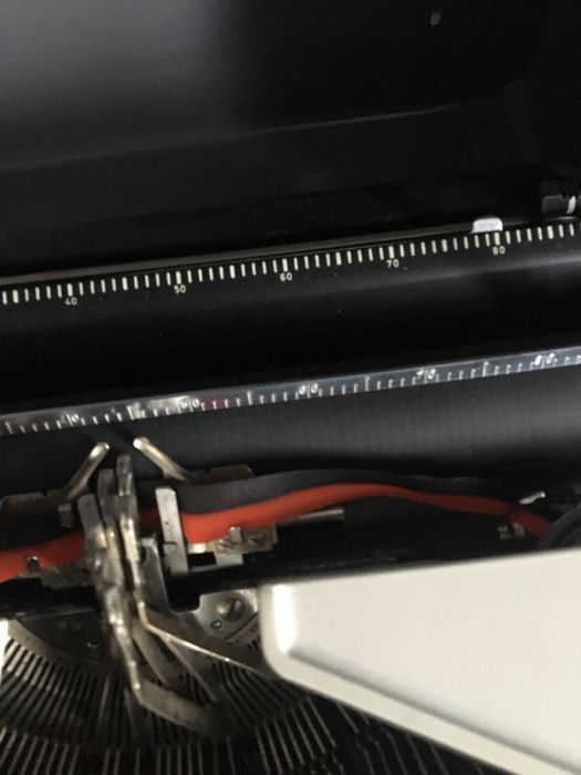 Máquina de escrever LOGIKA 3002