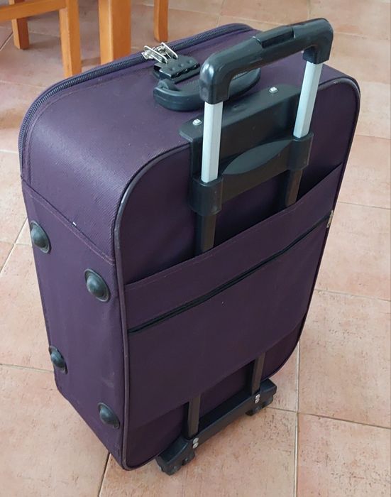 MALA DE VIAGEM DE PORÃO. Casa Quarto Mudanças Viajar.