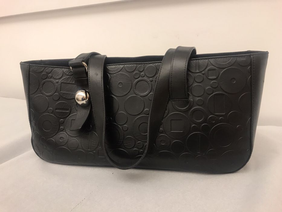 Mala Carteira Furla original preta em pele gravada