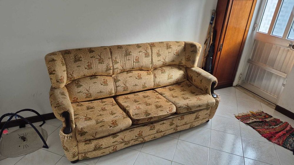 Conjunto de Quarto - Roupeiro+mesas de cabeceira+cama+colchão