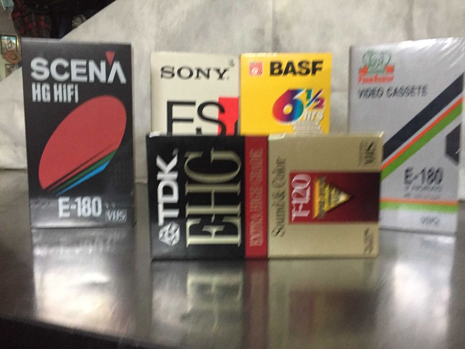 VHS Video Cassettes64729832199426122