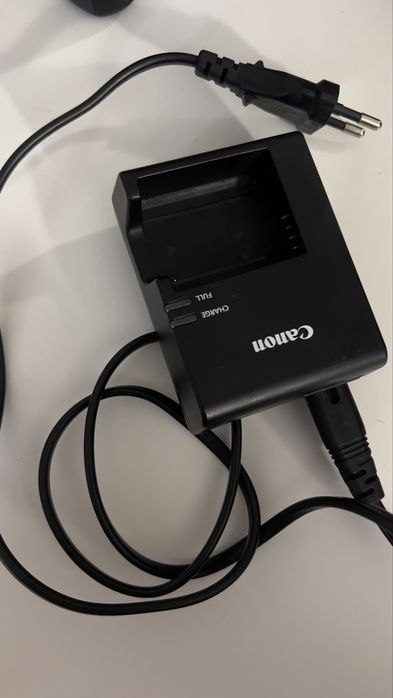 Camera canon eos 2000d