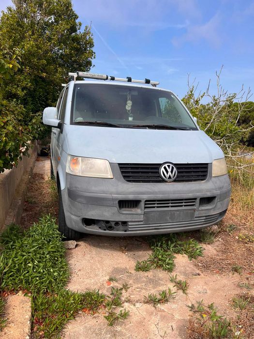 Volkswagen T5 1.9 TDI 2006 – Camper Van artesanal – Sem matrícula, caixa precisa de reparação