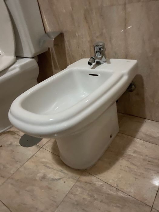 Lavatórios de wc + torneiras + bidé