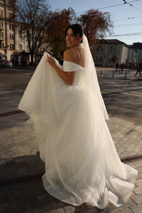 Весільна сукня