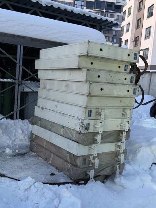 Рекламні вивіски б/у