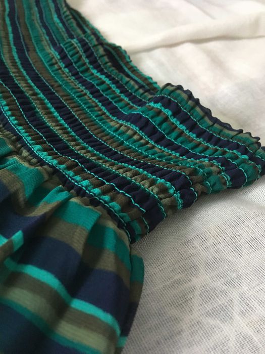 Saia curta em padrão riscado