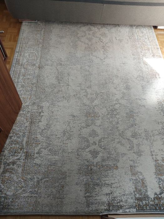 Dywan w kolorach szarości 160X230 cm.,używany w dobrym stanie