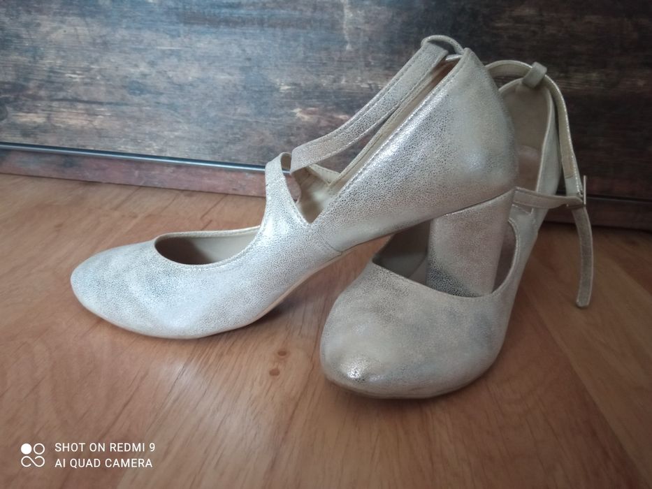 Czółenka ślubne błyszczace Brilu