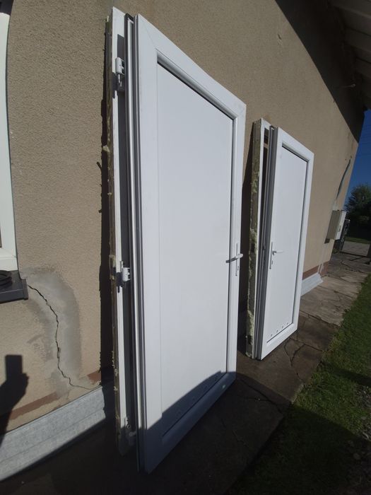 Drzwi techniczne pvc gospodarcze prawe I lewe.