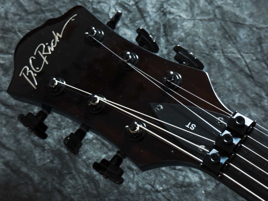B.C. Rich Mockingbird ST 2006 - Trans Blue
