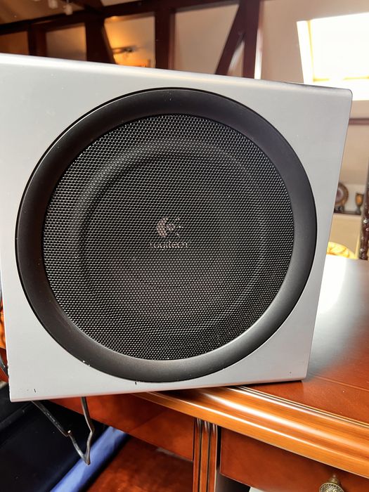 Колонка сабвуфер logitech