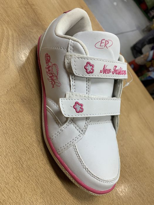 Obuwie sportowe dzieciece r. 33