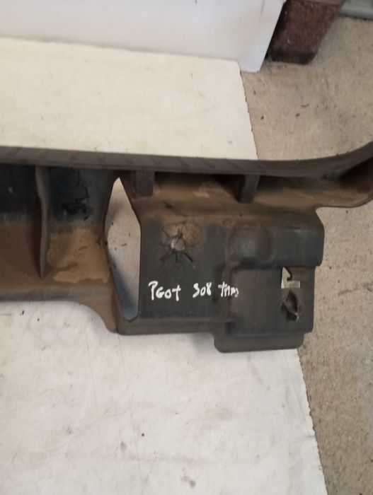 Suporte Para-choques Traseiro Peugeot 308 I (9680441180)