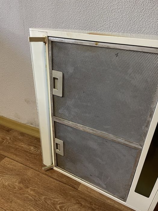 Продам не робочу кухонну витяжку електричну. Бу.