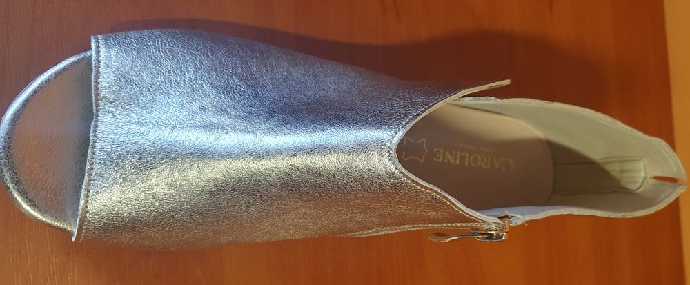 Buty bez palcy  złoty kolor  ze skóry naturalnej Caroline  r. 40