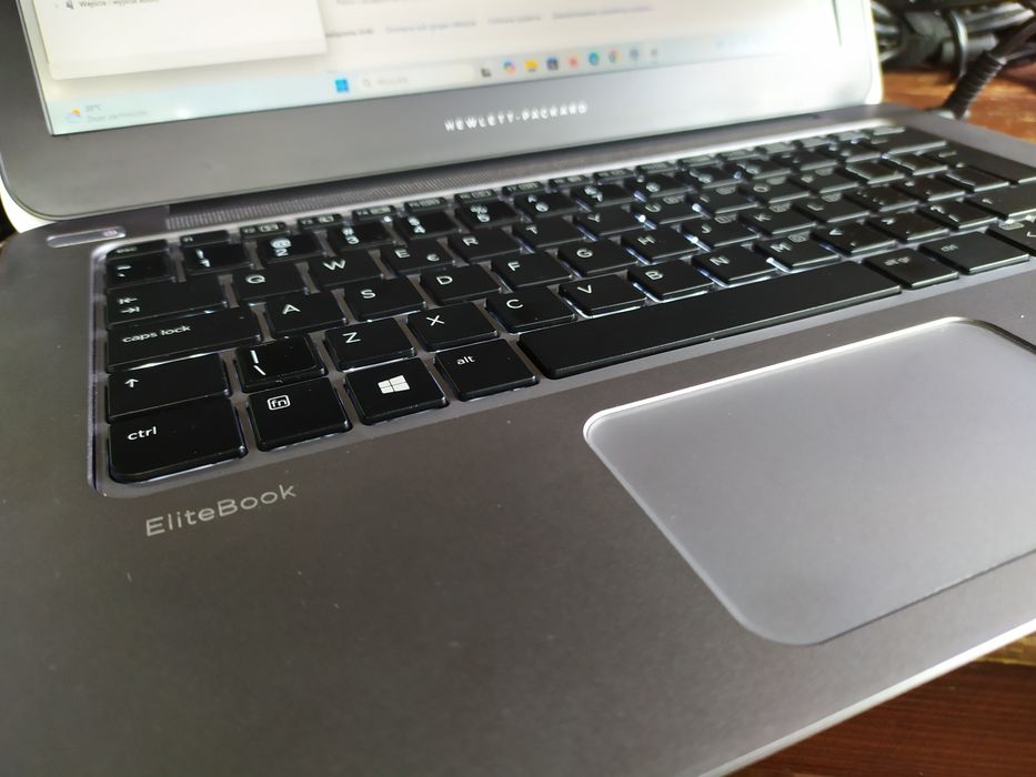 HP Folio 1020 ,Aluminium ,Core m ,  8Gb ram , SSD 128Gb , 11" FullHD, Win11
