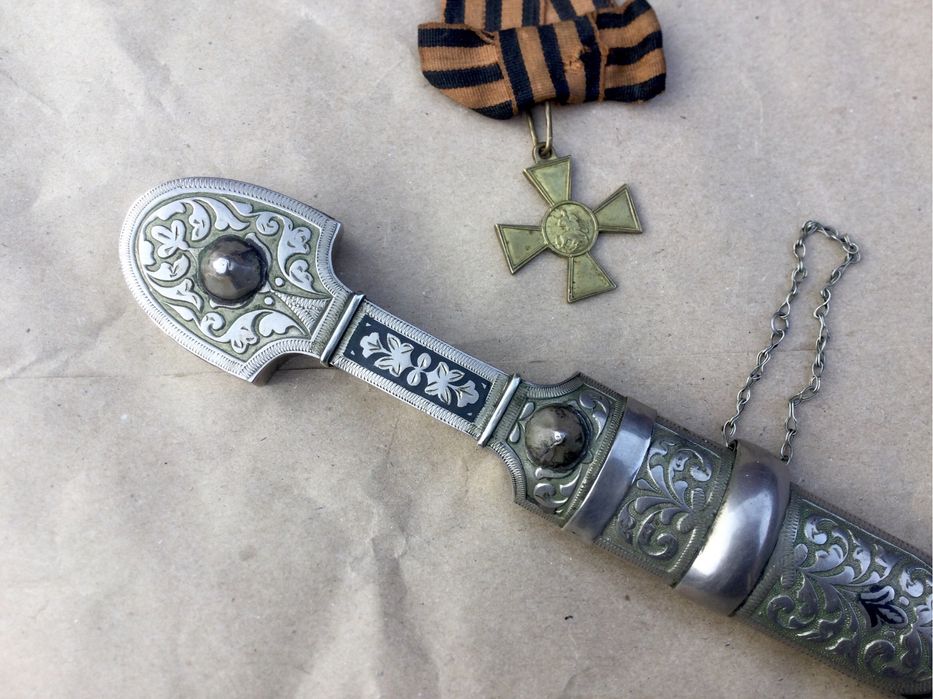 Декоративный кавказский кинжал