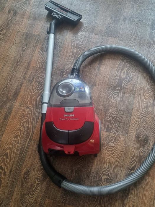 Пылесос Philips 750w