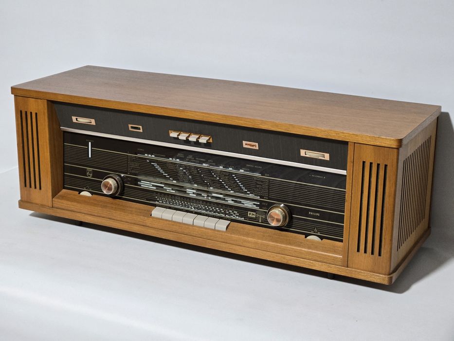 Rádio antigo reparado Philips