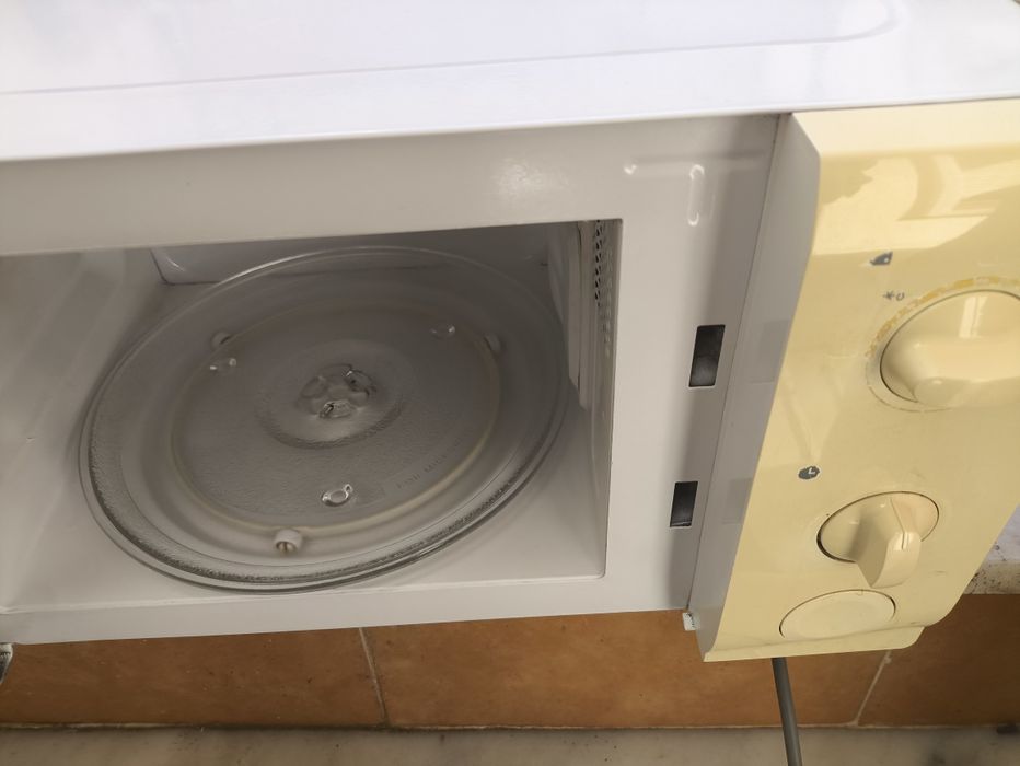 Microondas daenwood 1000 w como novo