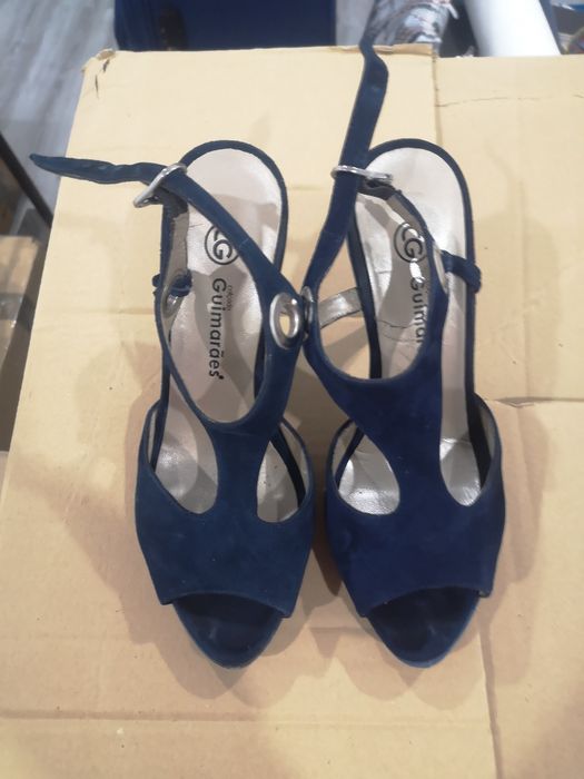 Sandálias azuis de salto alto fino, Calçado Guimarães. 35