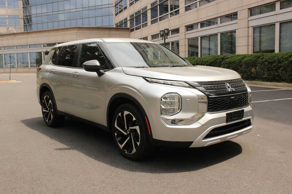 Mitsubishi Outlander      2022