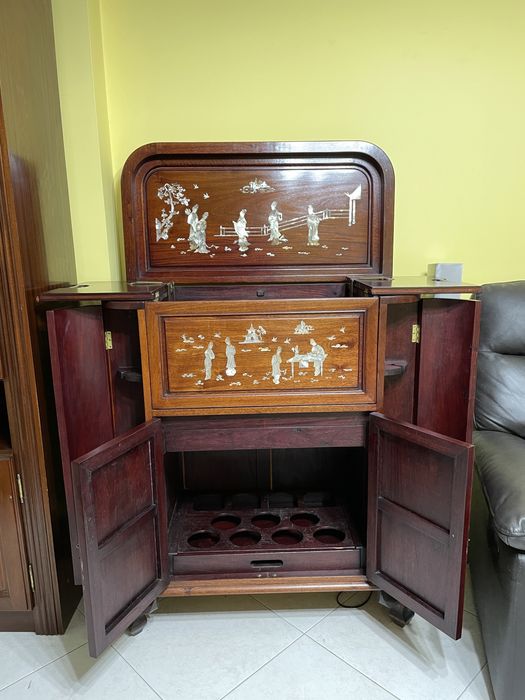 Bar Oriental Antigo em Pau Rosa e Madrepérola,Peça Exclusiva Impecável