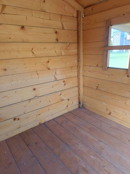 Domek dziecięcy z piaskownicą i zadaszeniem