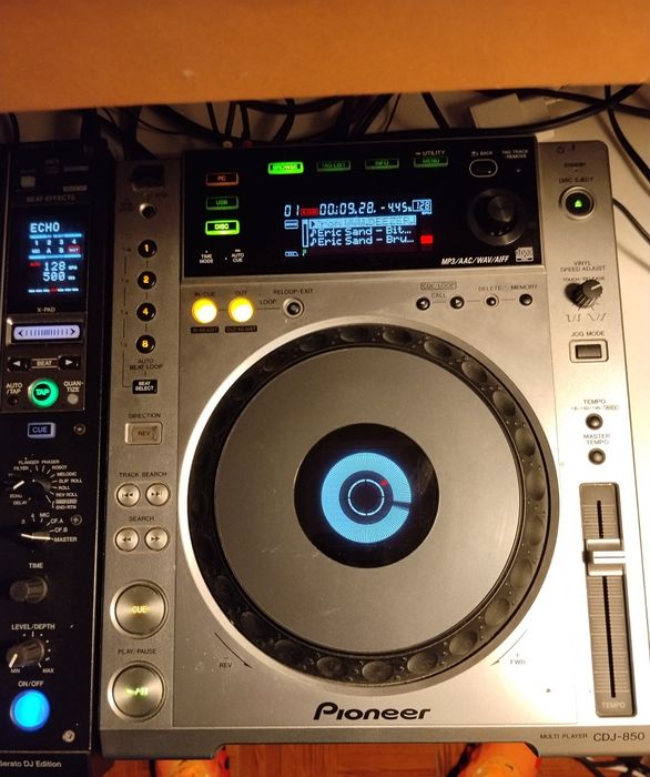 Pioneer cdj 850.