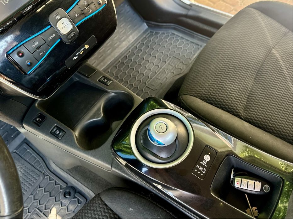 Nissan Leaf 2014 • Tekna • 24 kWh • Webasto