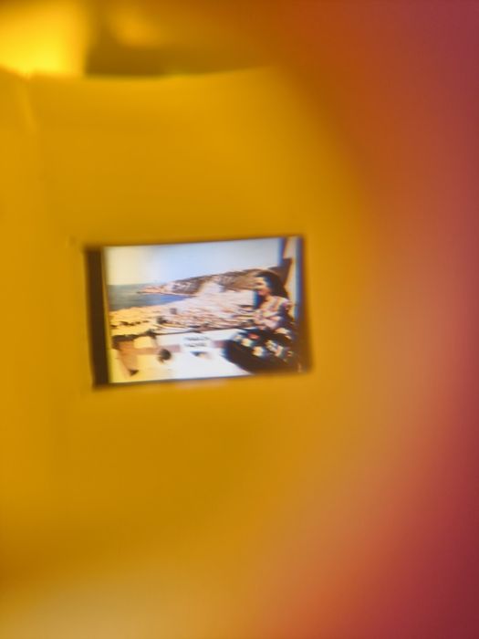 Brinquedo Câmera Fatima Amarela e Laranja.