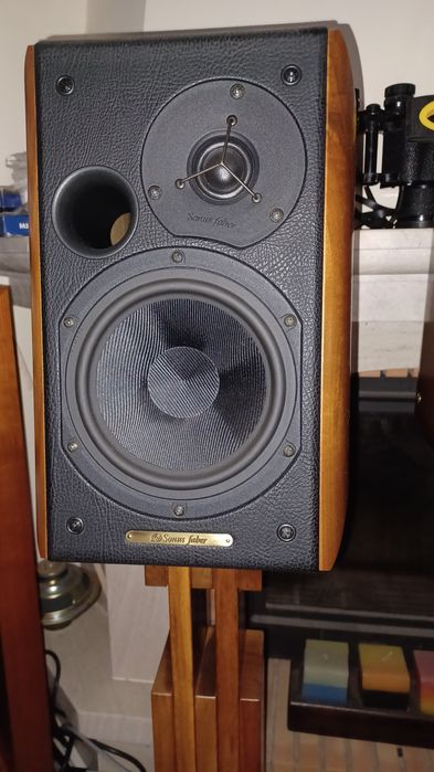 Colunas Sonus Faber Concerto Home com suportes SF stone wood (reservadas)