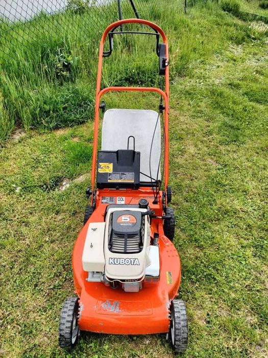 Profesjonalna kosiarka spalinowa KUBOTA W 521 TC