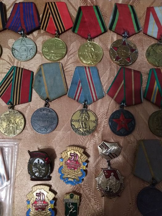 Набор украшений времён СССР.