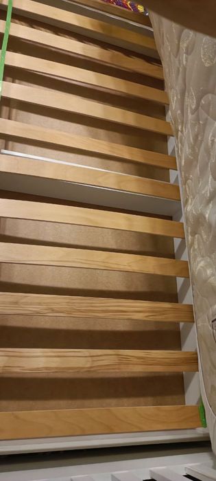 Дерев'яне ліжко  з матрацом 160*80см