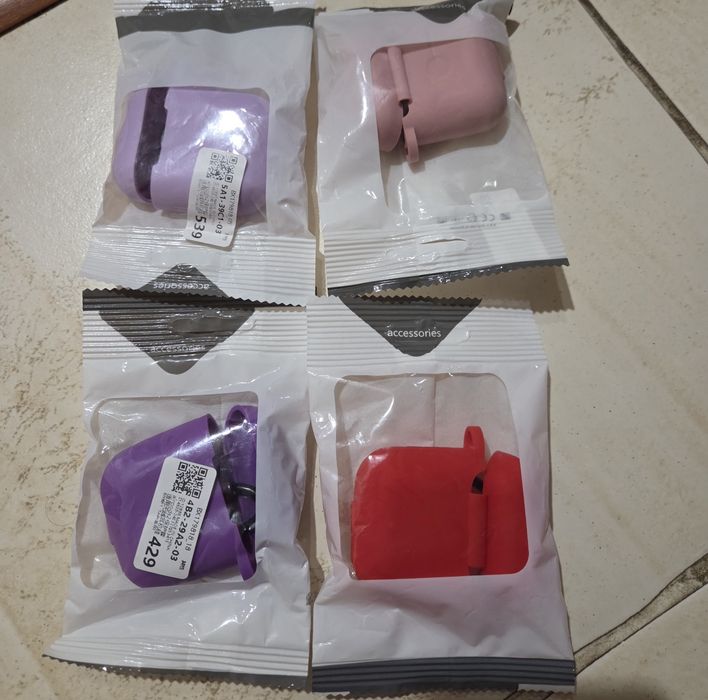 Силіконовий новий чохол для навушників Airpods з карабіном і без.