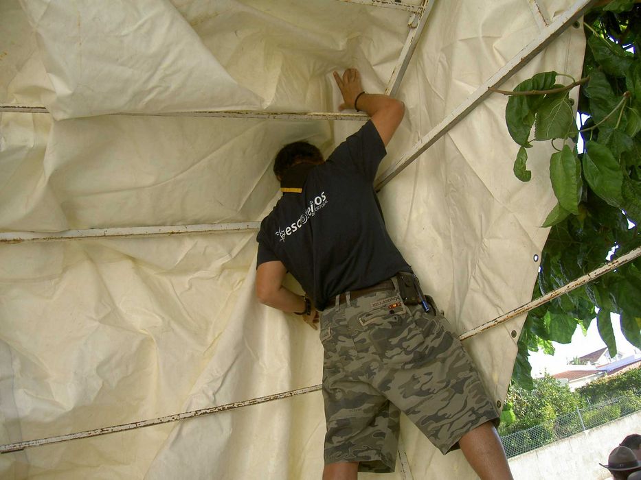 Tenda com armação metalica e cobertura impremiavel