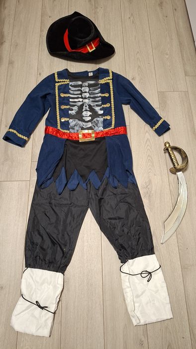 Костюми рицаря, піратів,дракули, скилет, ельф