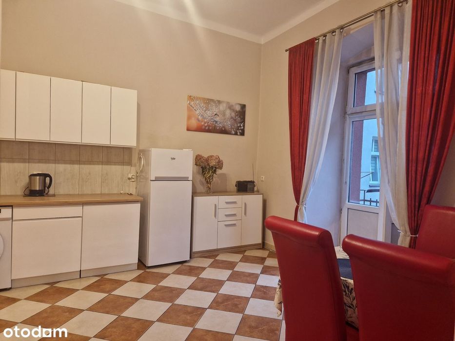 M3 do zamieszkania, w kamienicy, ścisłe centrum, ul. Piłsudskiego.