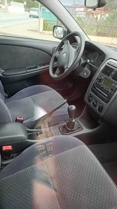 Toyota avensis 2001 1.6