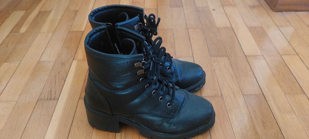 Botas pretas salto