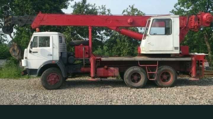 Dźwig teleskopowy 18 ton bocian wysięg 21+6 Rok budowy 1990