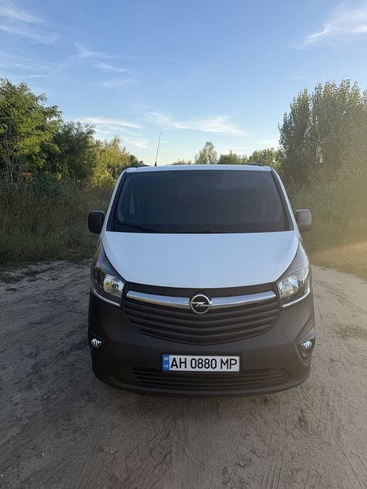 Opel Vivaro продам