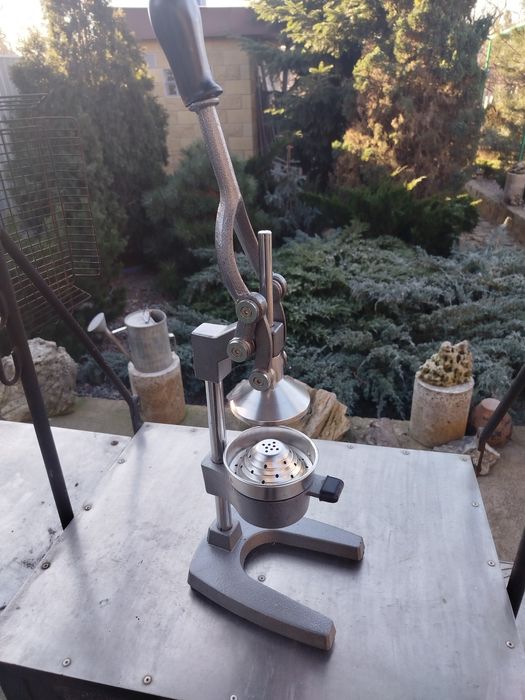 Продам пресс для цитрусовых