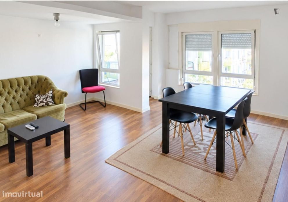 Quarto - localizado em Olivais Lisbon